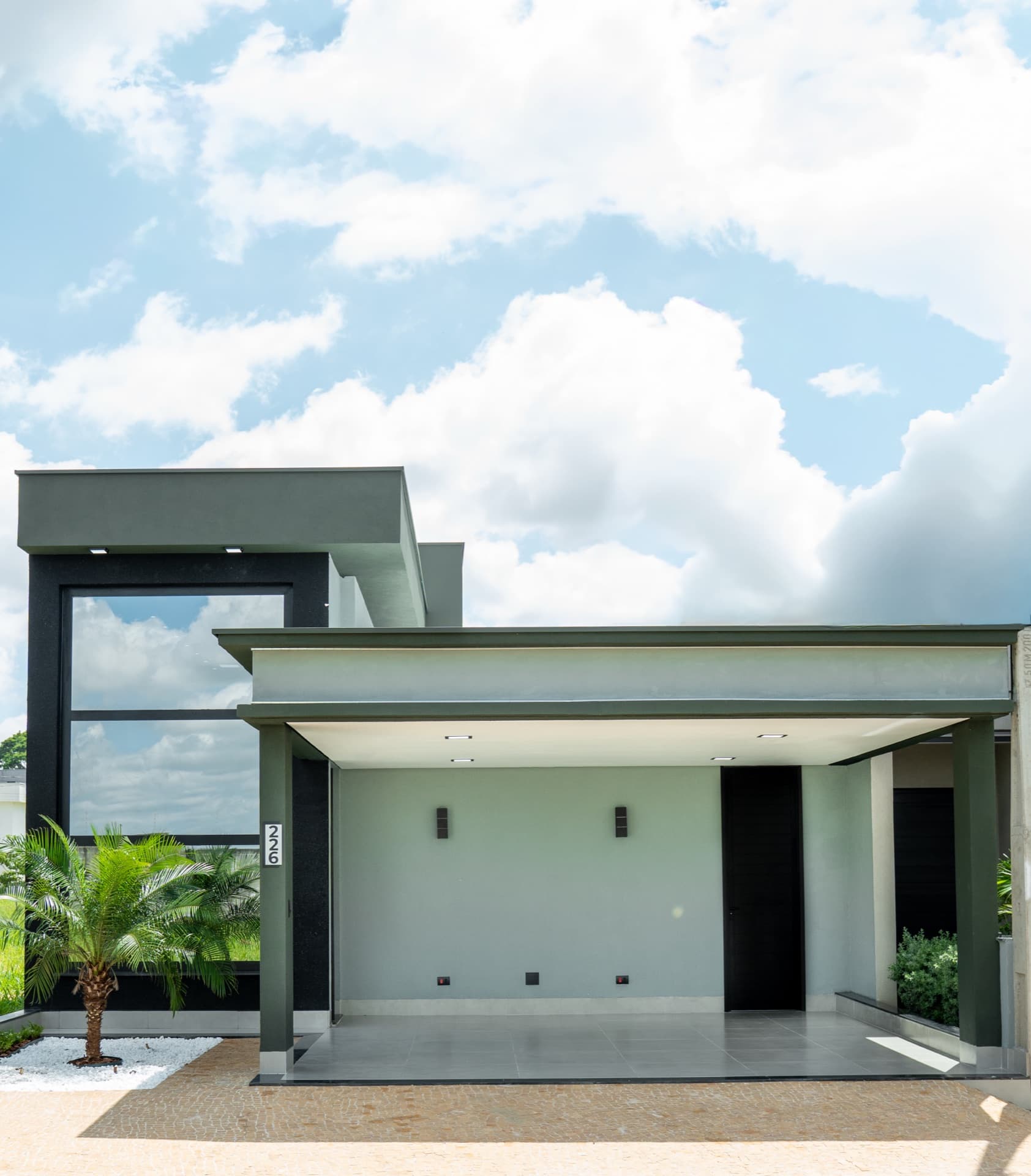 Fachada da residência no Condomínio Ágape, Piracicaba